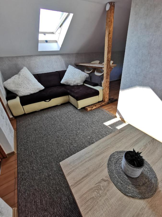 Apartamento Silent Loft For Getaway Liepāja Exterior foto